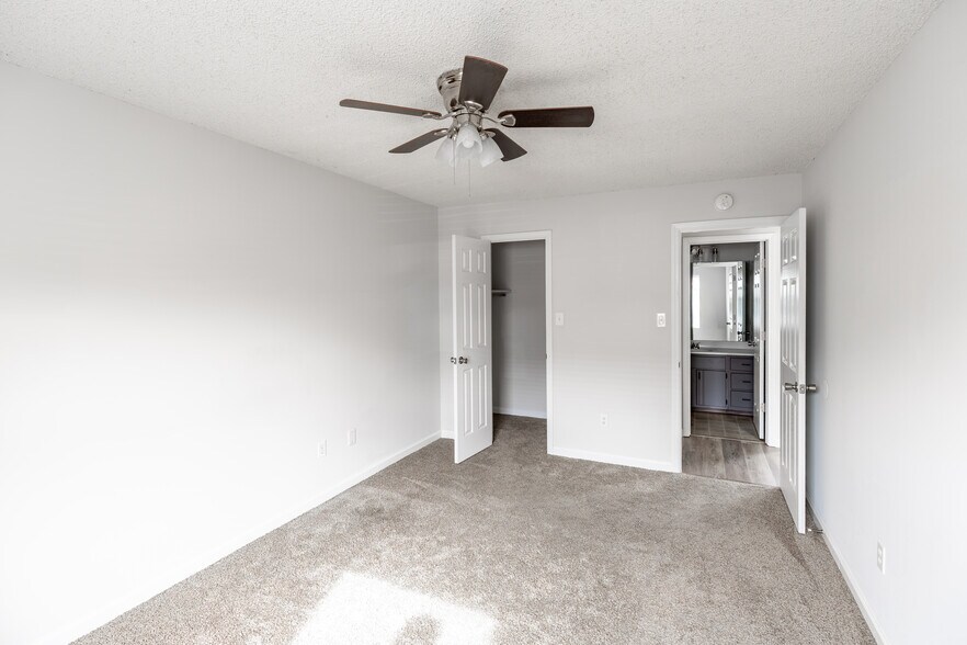 Building Photo - 2282 Highland Hill Dr