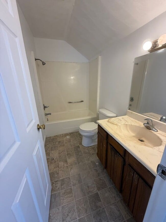 Building Photo - 3 Bedroom / 2 Bathroom House in Peoria