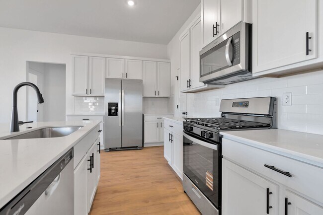 Building Photo - Brand-New 4 Bedroom in Siloam Springs! 3-C...