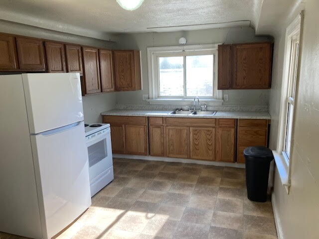 Building Photo - 2 Bedroom Apartment