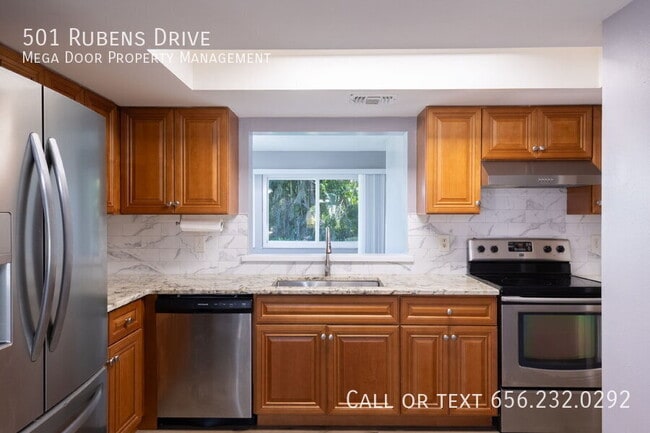 Building Photo - 501 Rubens Dr