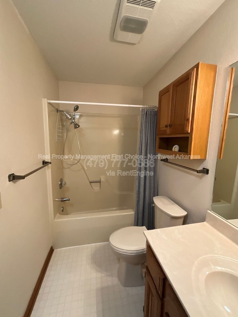 Building Photo - 12 Sunderland Dr