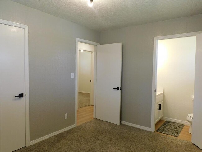 Building Photo - 728 SW 1st St