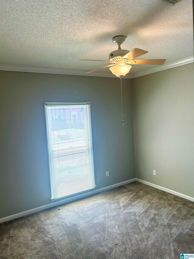 Building Photo - 2212 Ascot Ln