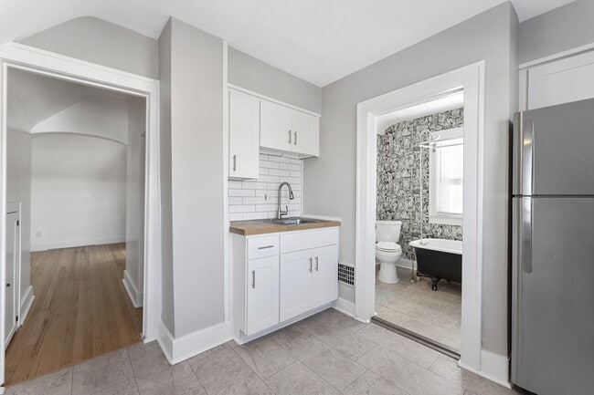 Building Photo - 1126 Cedar St