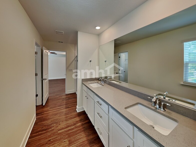 Building Photo - 1001 Highland Walk