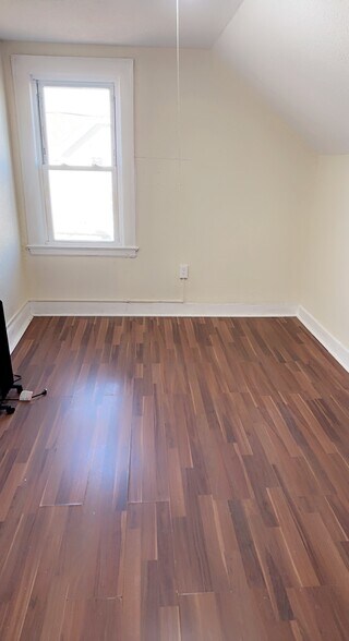 Building Photo - 155 Lewis Ave