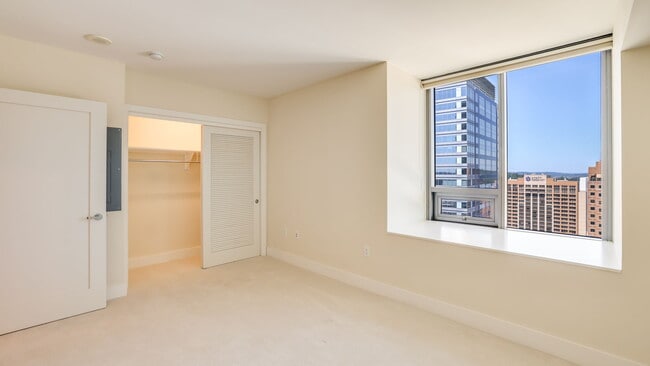 Building Photo - 650 Bellevue Way NE