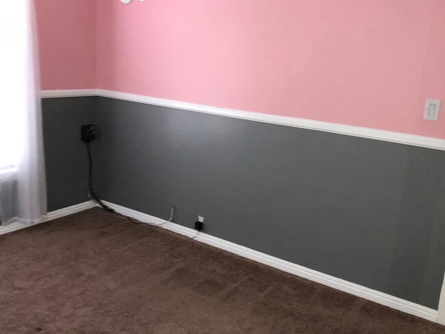 Building Photo - "Charming 3-Bed Gem with Granite & Hardwoo...
