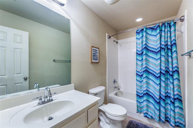 Building Photo - 920 Fannin Dr