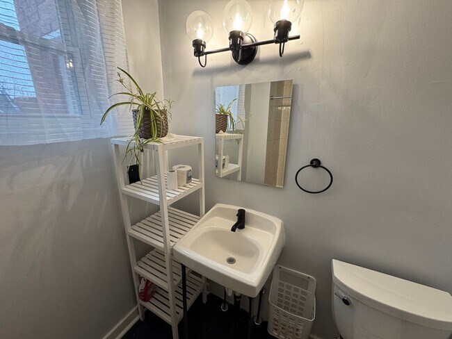 Building Photo - Charming 5BR Home in the Heart of Pittsburgh – Spacious, Stylish & Full of Character