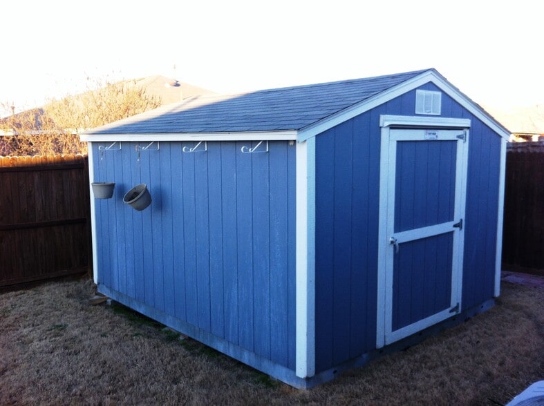 Building Photo - 2215 Sumac Dr