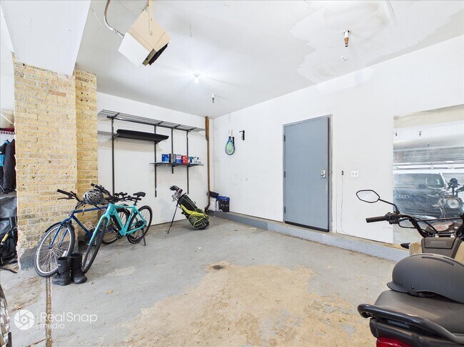 Building Photo - 2221 N Lister Ave