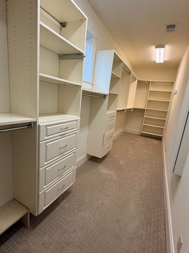 Building Photo - 128 Timber Ln