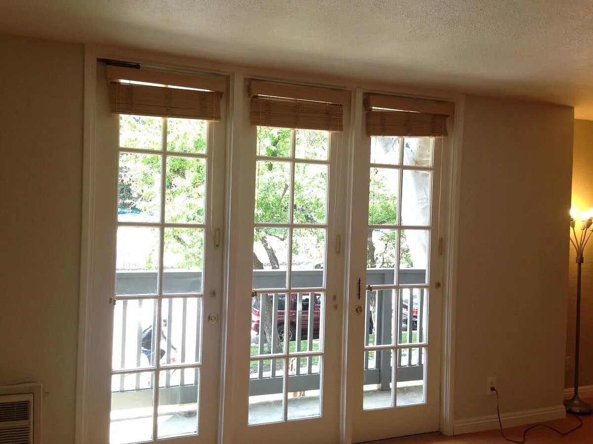 balcony doors - 616 Veteran Ave