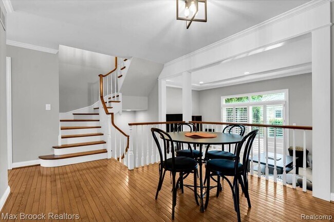 Building Photo - 1613 Brentwood Dr