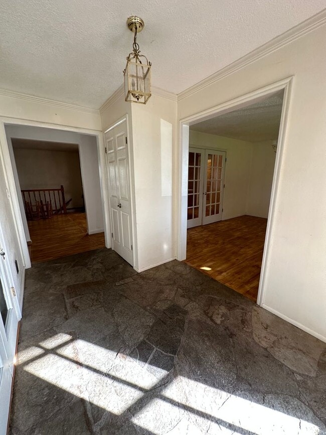 Building Photo - 4 bed 2.5 bath home in Rexburg with GAS AN...