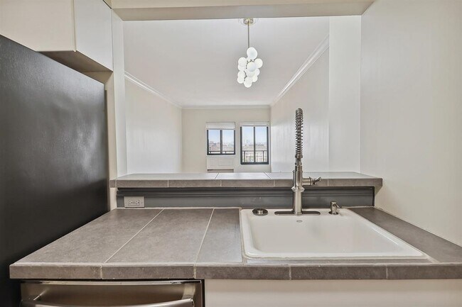 Building Photo - 205 10th St