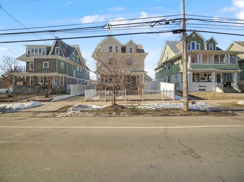 Building Photo - 1872 North Ave