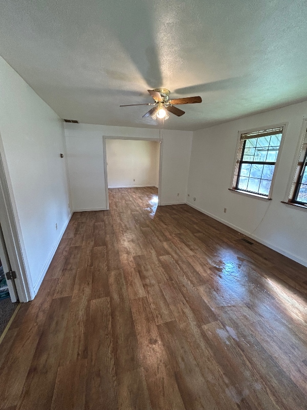 Building Photo - 7370 E Dupont Ave