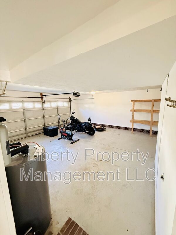 Building Photo - 48 Commonwealth Ct