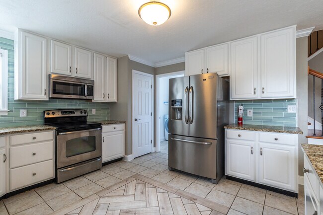 Building Photo - 1100 Winterberry Ln