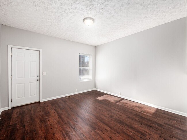 Building Photo - 421 E Mithoff St