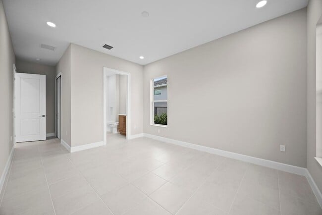 Building Photo - 5741 Beechnut Dr