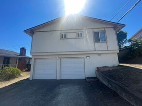 Building Photo - A 3 bedroom and 2 bathroom home in San Bruno!