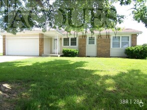 Building Photo - Very Clean Spacious 3 Bedroom 1.5 Bath 2 C...