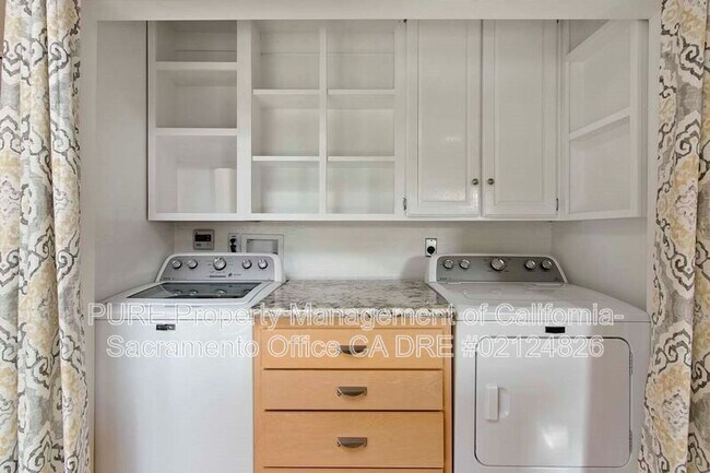 Building Photo - 8916 Fashion Dr
