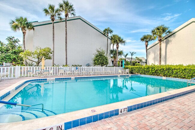 Building Photo - 2400 S Ocean Dr