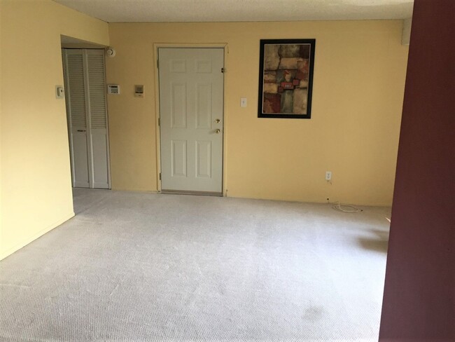 Building Photo - Amazing 1-Bedroom Condo at Bentley Square Condos! Available Late June!