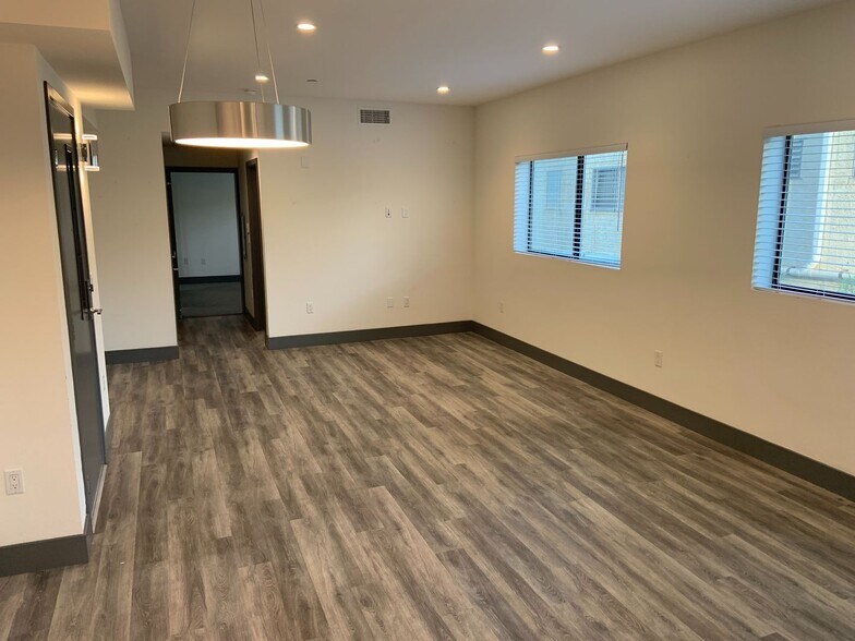 Building Photo - 3743 Midvale Ave