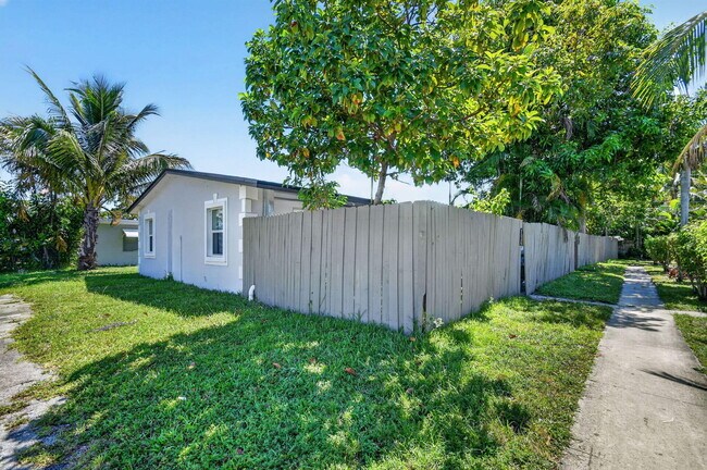Building Photo - 3384 Rudolph Rd