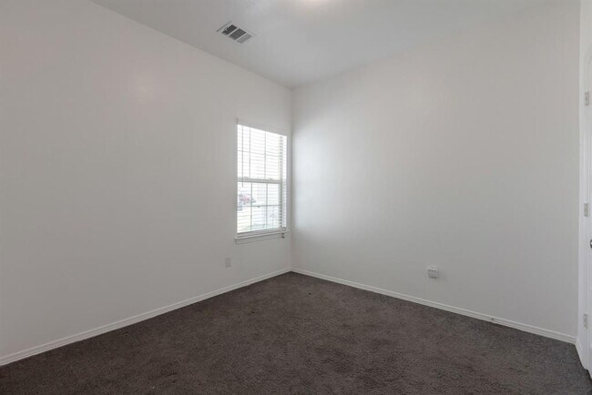 Building Photo - 16742 Rover Ln