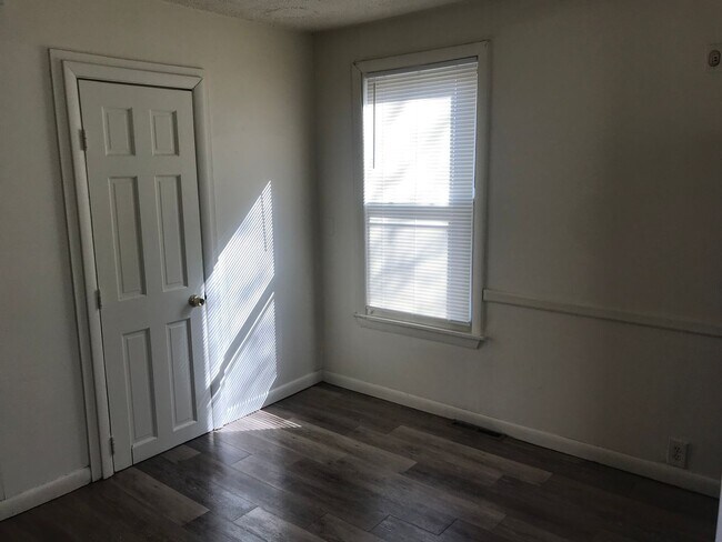 Building Photo - 4 Bedroom Single Family Home in Fairhaven