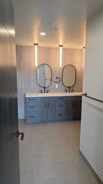 Master Bath - 80 W Main St