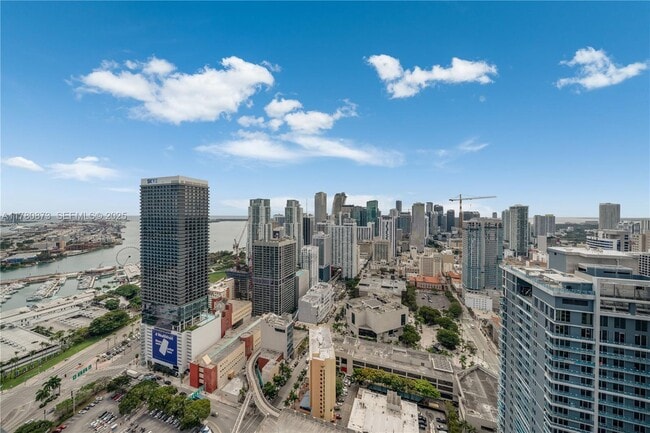 Building Photo - 601 NE 1st Ave