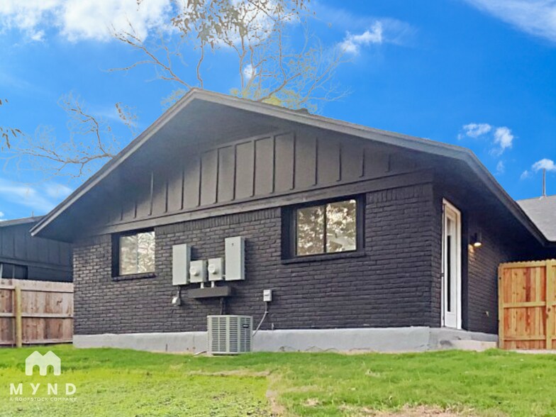 Building Photo - 1603 Rutland Dr