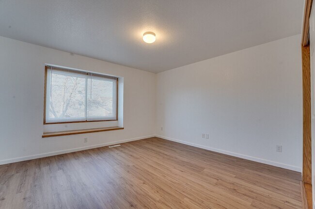 Building Photo - Beautiful 4 bed, 3.5 bath Home in Fort Collins Dakota Ridge Neighborhood