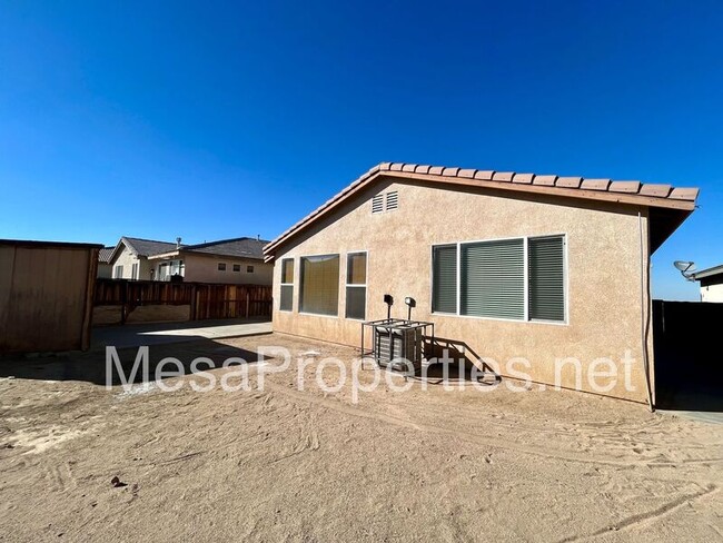 Building Photo - 12261 Luna Rd