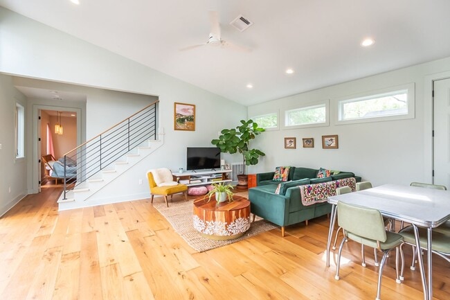 Building Photo - CHARMING, MODERN, CUSTOM HOME IN MID-CITY FOR RENT