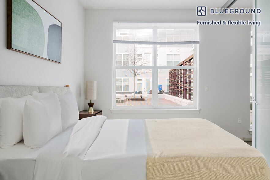 Building Photo - 445 Artisan Way