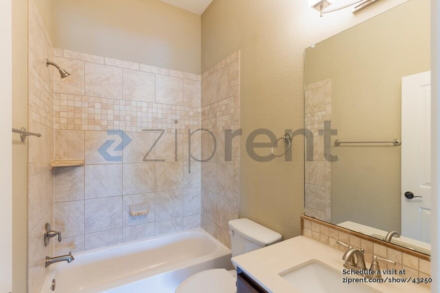 Building Photo - 1025 Highknoll Ln