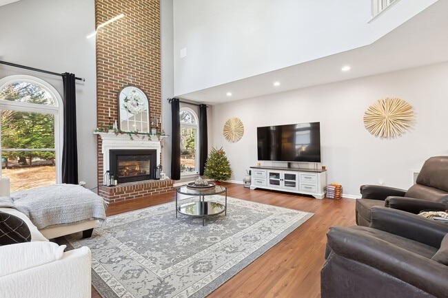 Building Photo - Move In Ready 4 Bedroom House in Yorktown!