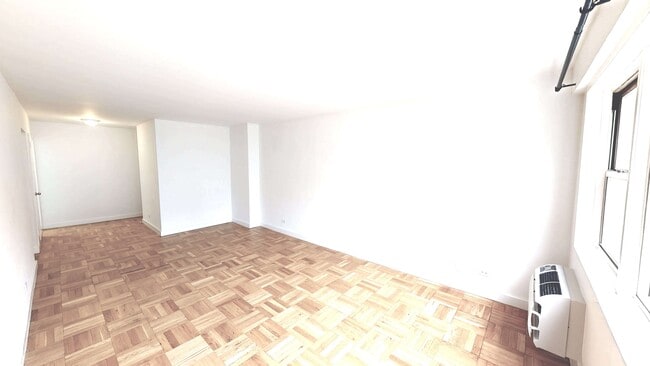 Building Photo - 404 E 66th St