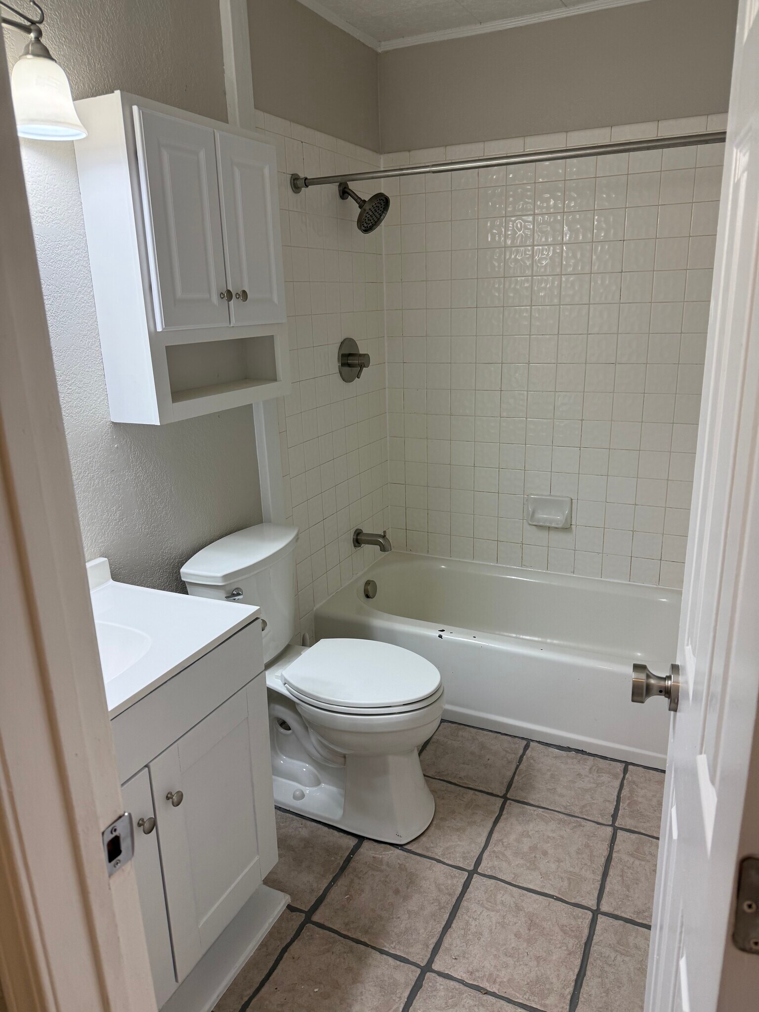 The bathroom. - 1621 Chestnut St