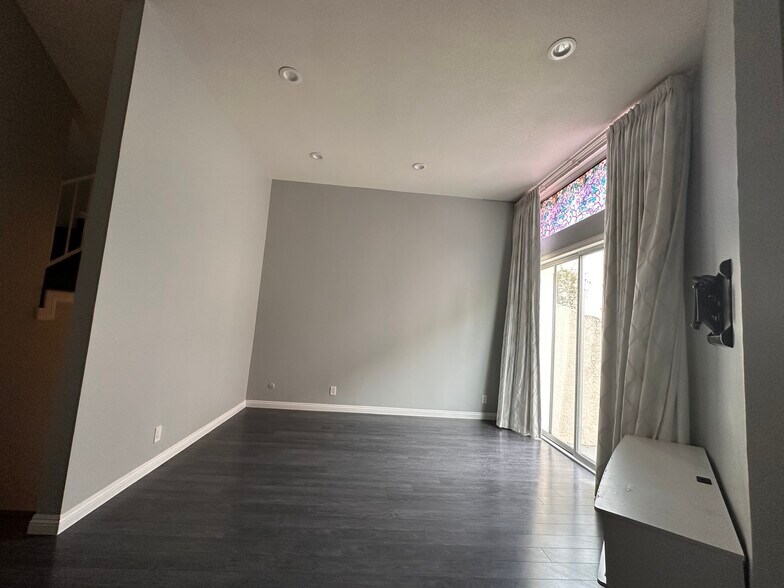Building Photo - 9950 Topanga Canyon Blvd