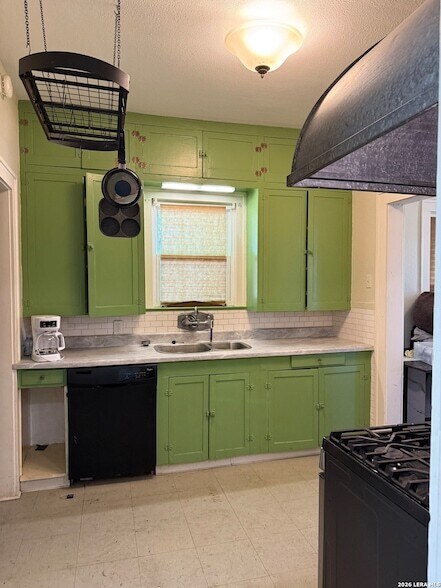 Building Photo - 630 W Gramercy Pl